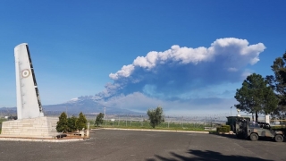 Sigonella-con-vista-nube-vulcanica